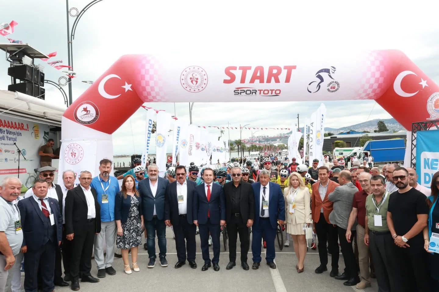 3.  Kurtuluş Yolu Bisiklet Turu  Startı 